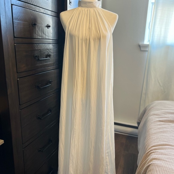 Elegant White Halter Maxi Dress - Picture 2 of 4
